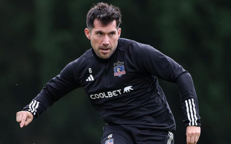 César Fuentes durante un entrenamiento de Colo-Colo.