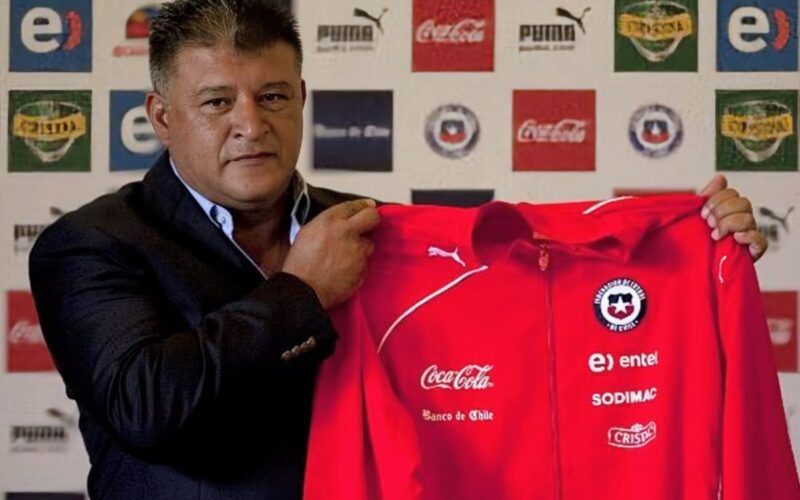 Primer plano a Claudio Borghi en su presentación con la Selección Chilena.