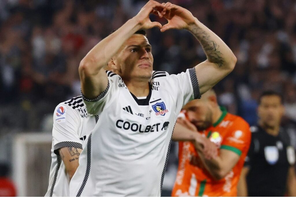 Lucas Cepeda celebrando su gol frente a Cobresal.