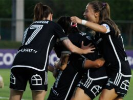 Colo-Colo celebrando el gol frente a Olimpia en Copa Libertadores.