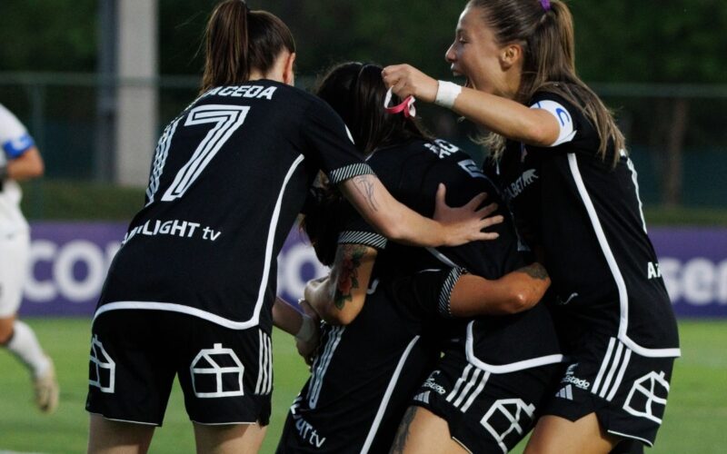 Colo-Colo celebrando el gol frente a Olimpia en Copa Libertadores.