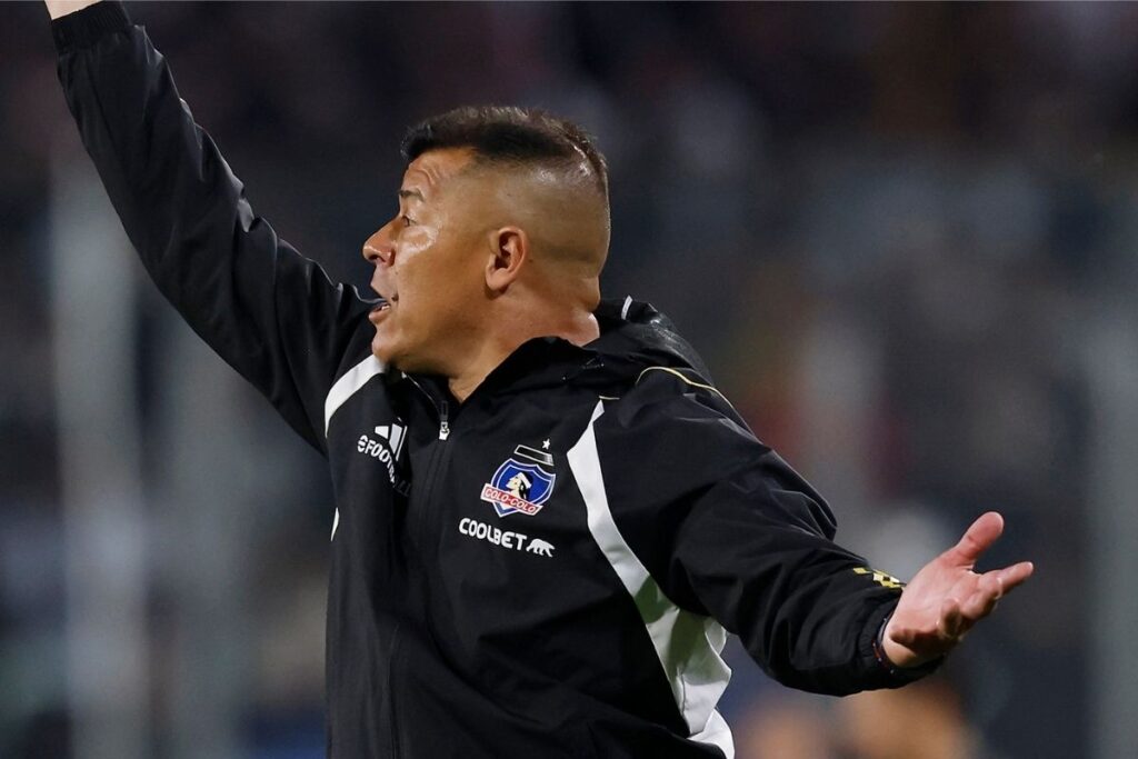 Jorge Almirón durante el partido frente a Universidad Católica.