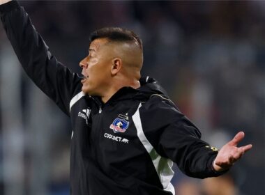 Jorge Almirón durante el partido frente a Universidad Católica.