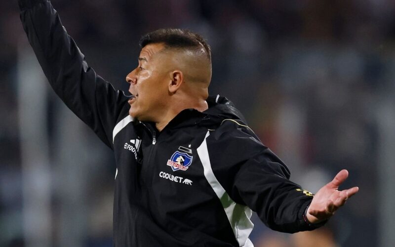 Jorge Almirón durante el partido frente a Universidad Católica.