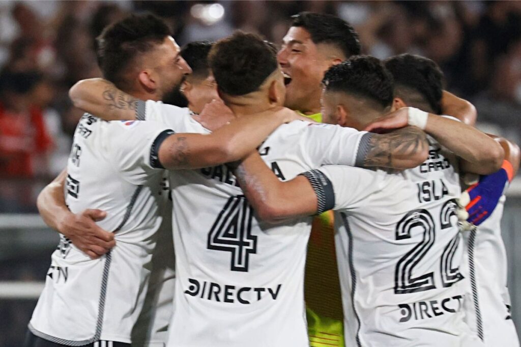 Jugadores de Colo-Colo celebrando frente Universidad Católica.