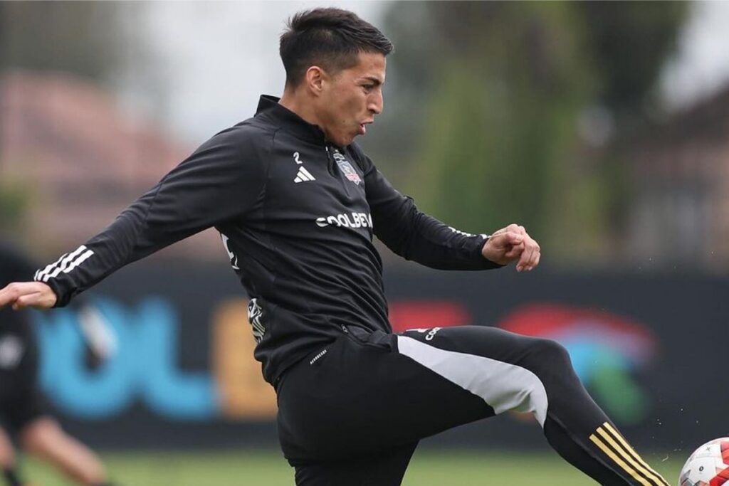 Jonathan Villagra entrenando con Colo-Colo.