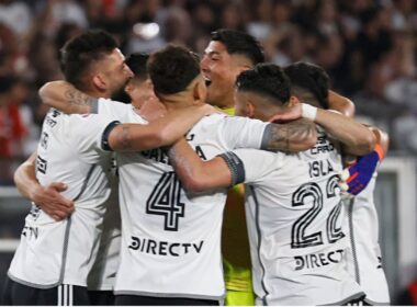 Jugadores de Colo-Colo celebrando el gol frente a Universidad Católica.