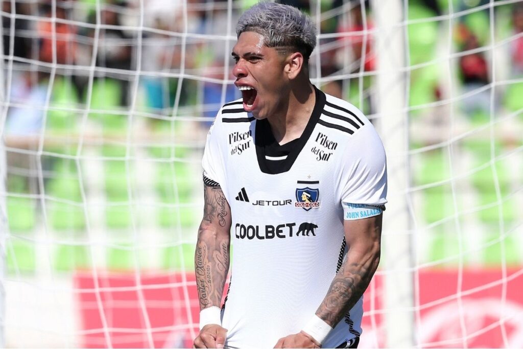 Carlos Palacios celebra su gol frente a Palestino.