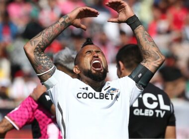 Arturo Vidal celebra el triunfo de Colo-Colo