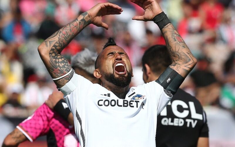 Arturo Vidal celebra el triunfo de Colo-Colo