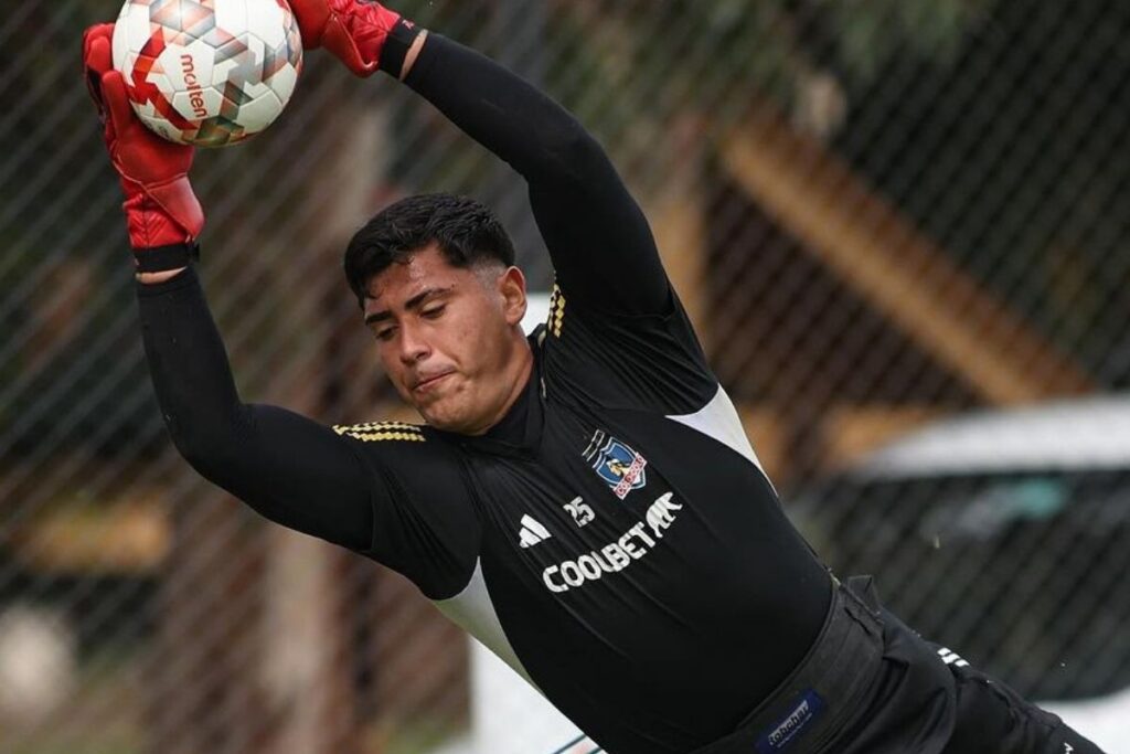 Julio Fierro durante un entrenamiento en Colo-Colo.