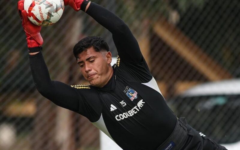 Julio Fierro durante un entrenamiento en Colo-Colo.