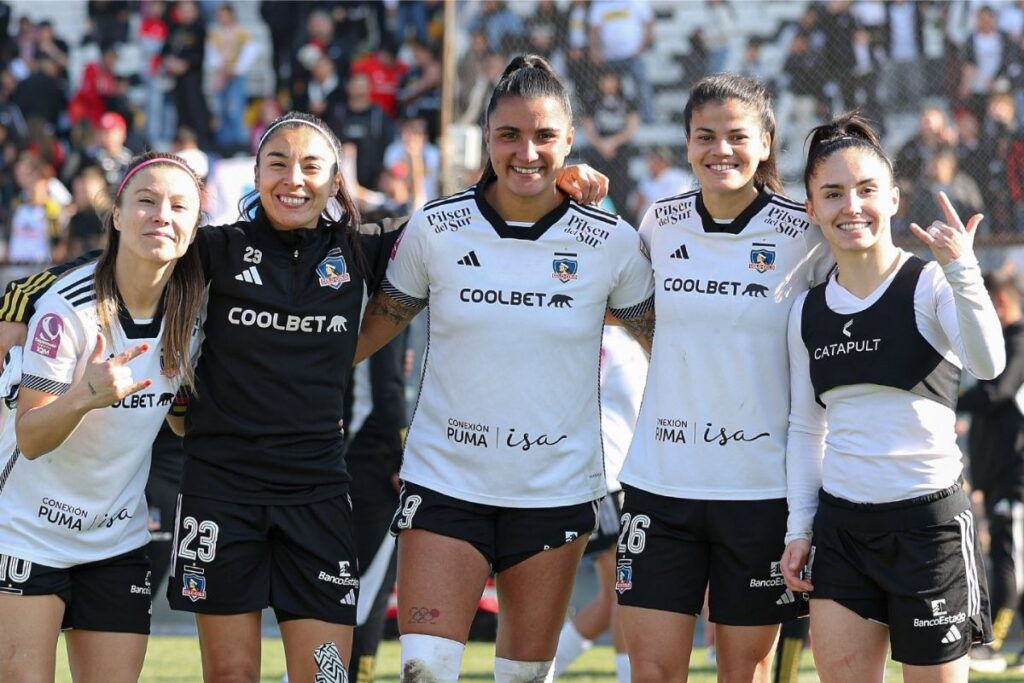 Jugadoras de Colo-Colo en el triunfo frente a Universidad de Chile.