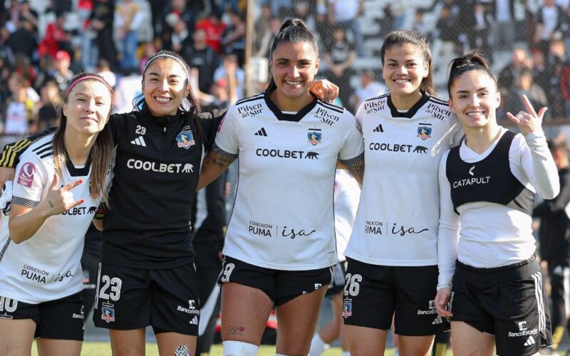 Jugadoras de Colo-Colo en el triunfo frente a Universidad de Chile.