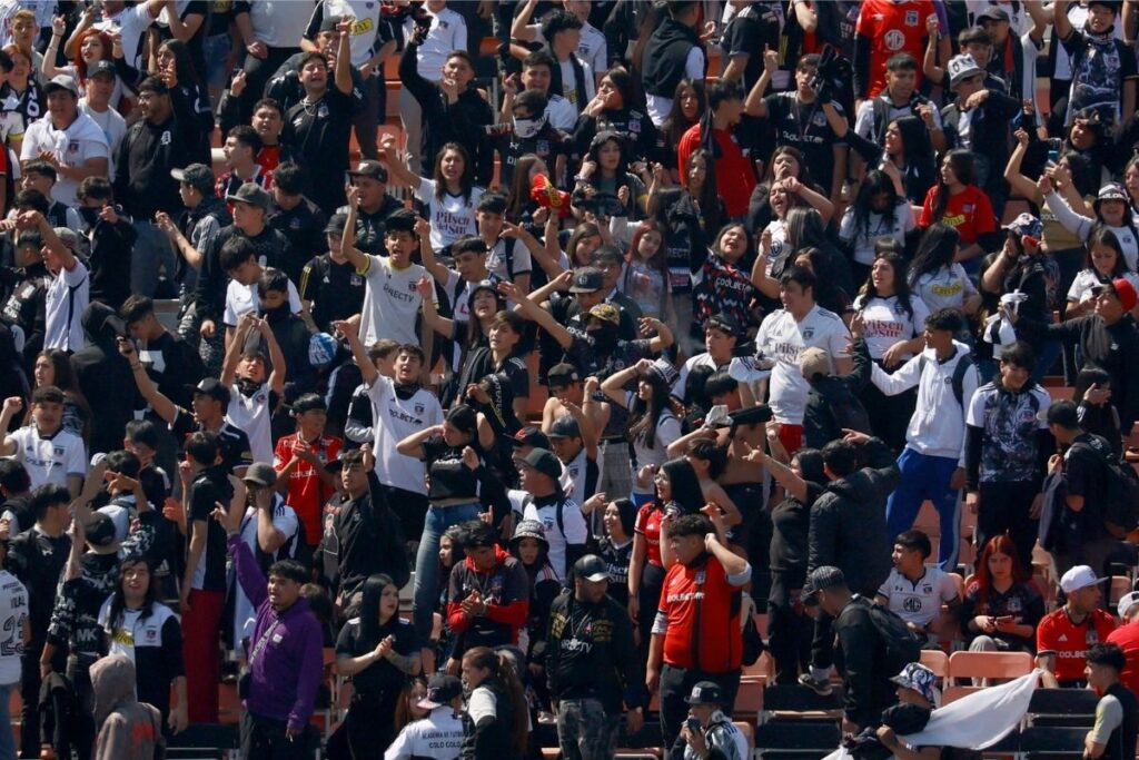 Hinchas de Colo-Colo en el arengazo previo al duelo frente a la UC