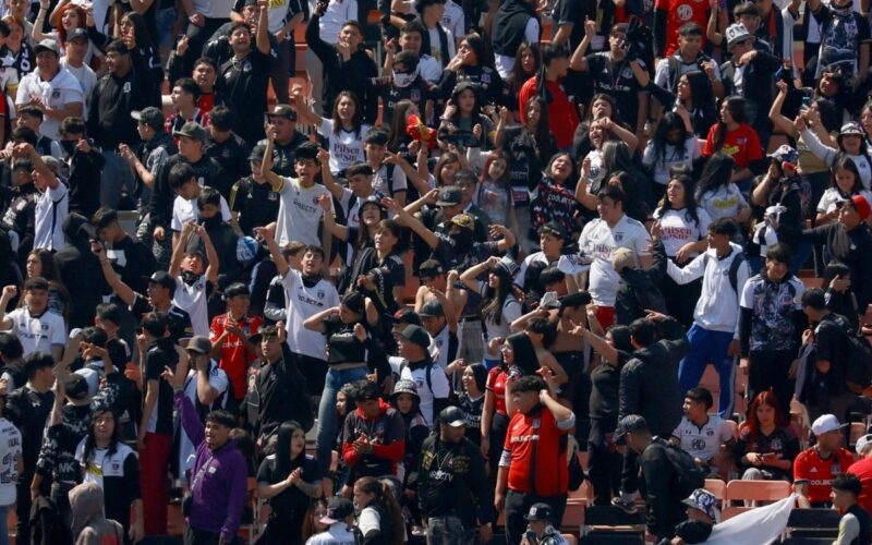 Hinchas de Colo-Colo en el arengazo previo al duelo frente a la UC