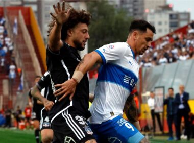 Maximiliano Falcón disputando un balón con Fernando Zampedri