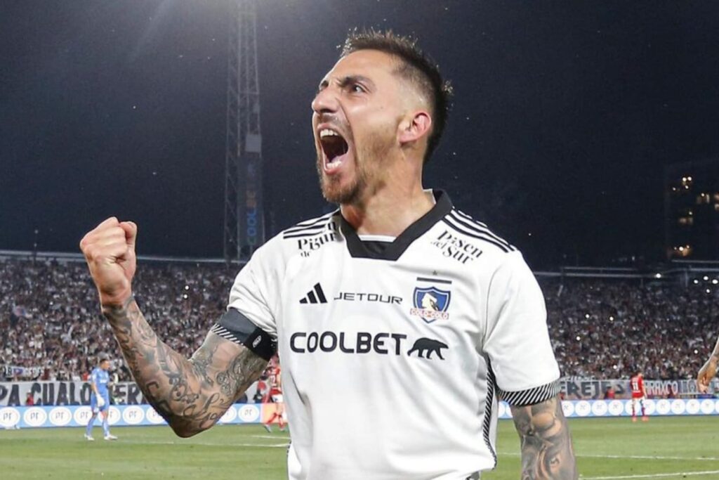 Javier Correa celebrando su gol contra Universidad Católica.