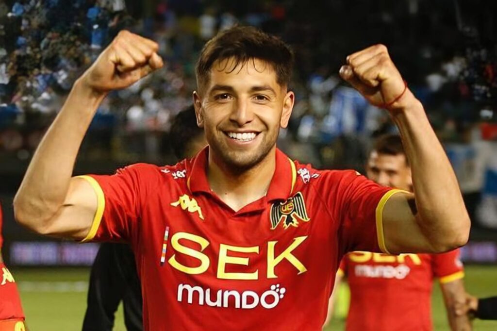 Primer plano a Jeyson Rojas celebrando un triunfo con Unión Española.