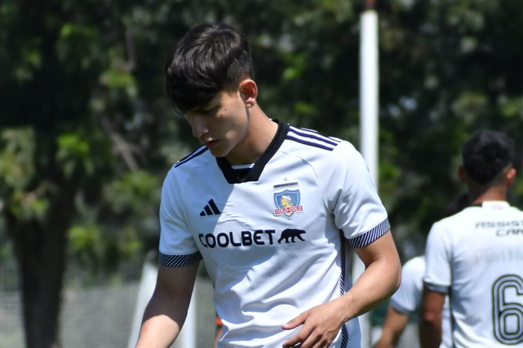 Martín Lucero jugó su primer partido con la camiseta de Colo-Colo.