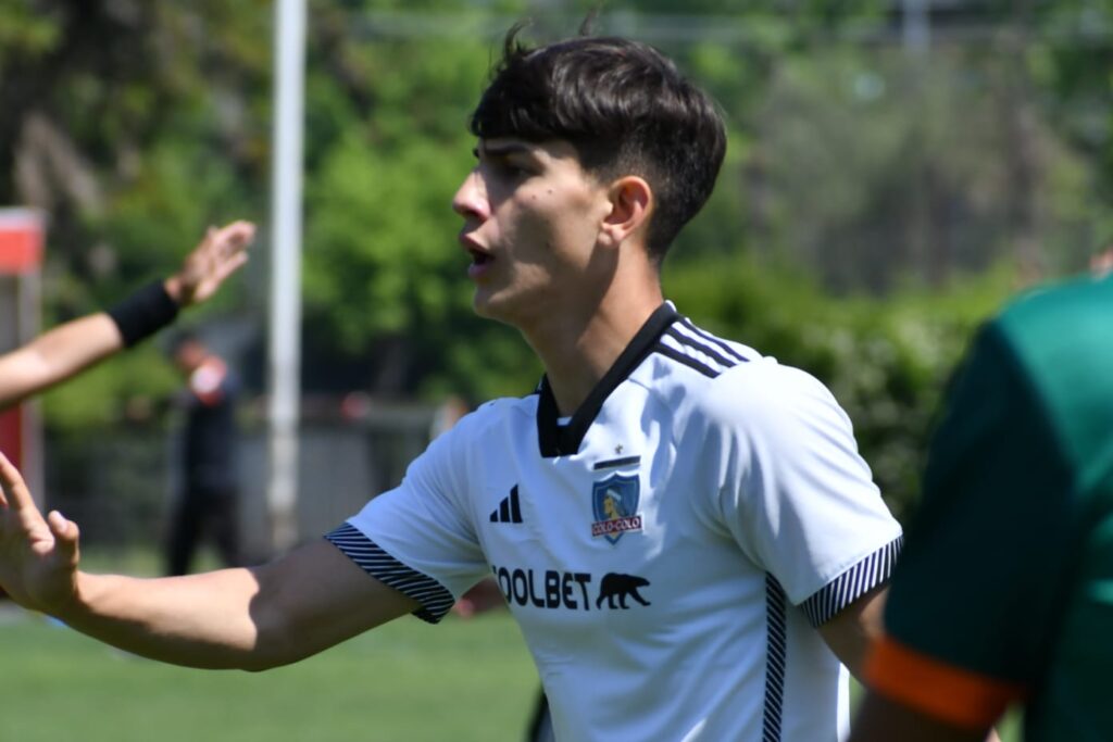 Martín Lucero jugó su primer partido con la camiseta de Colo-Colo.