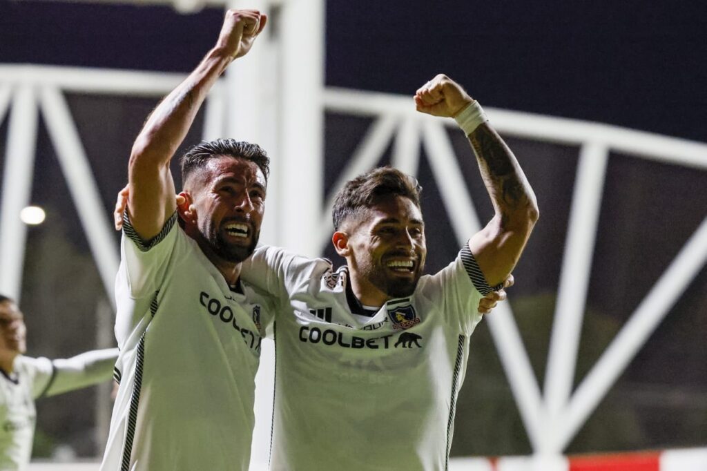 Mauricio Isla y Marcos Bolados celebrando el gol contra Unión la Calera.