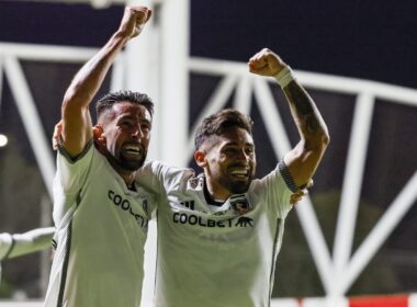 Mauricio Isla y Marcos Bolados celebrando el gol contra Unión la Calera.