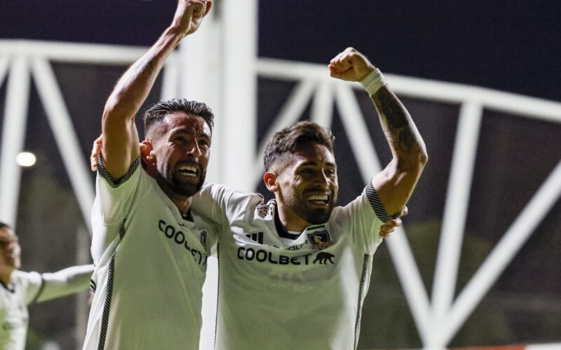 Mauricio Isla y Marcos Bolados celebrando el gol contra Unión la Calera.