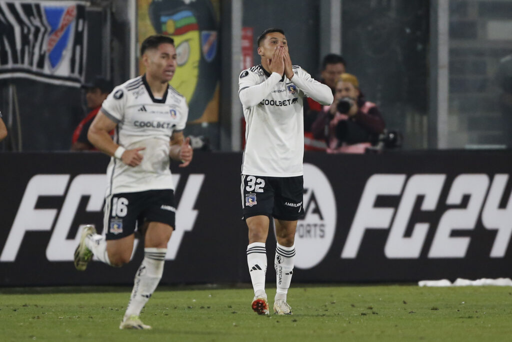 Futbol, Colo Colo vs Cerro Porteño.
Fase de grupos, Copa Libertadores 2024.
El jugador de Colo Colo Lucas Cepeda, celebra su gol contra Cerro Porteño durante el partido de copa libertadores por el grupo A disputado en el estadio Monumental en Santiago, Chile.
03/04/2024
Marcelo Hernandez/Photosport

Football, Colo Colo vs Cerro Porteño.
Group stage, Copa Libertadores 2024.
Colo Colo's player Lucas Cepeda, celebrates his goal against Cerro Porteño during the copa libertadores match for group A at the Monumental stadium in Santiago, Chile.
03/04/2024
Marcelo Hernandez/Photosport