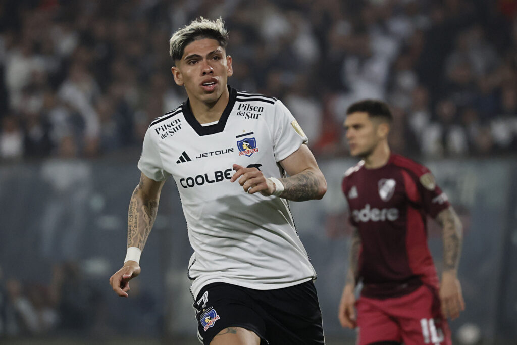 Carlos Palacios durante el patido de Colo-Colo frente a River Plate