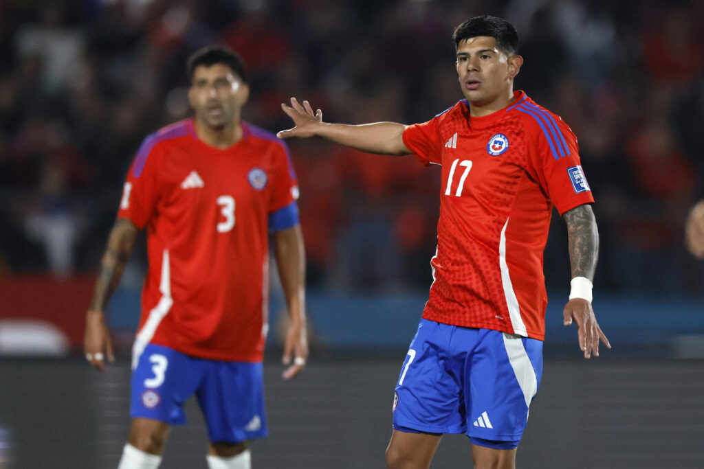 Esteban Pavez durante el partido de la Selección Chilena frente a Brasil