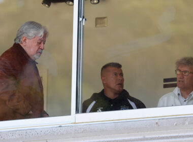 Futbol, Huachipato vs Colo Colo Decimoctava fecha, campeonato Nacional 2024. El entrenador de Colo Colo Jorge Almiron es fotografiado durante el partido de primera division contra Huachipato disputado en el estadio CAP de Talcahuano, Chile. 13/10/2024 Eduardo Fortes/Photosport Football, Huachipato vs Colo Colo 18th date, 2024 National Championship. Colo Colo manager Jorge Almiron is pictured during the first division match against Huchipato held at the CAP stadium in Talcahuano, Chile. 13/10/2024 Eduardo Fortes/Photosport