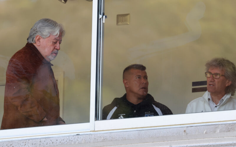 Futbol, Huachipato vs Colo Colo Decimoctava fecha, campeonato Nacional 2024. El entrenador de Colo Colo Jorge Almiron es fotografiado durante el partido de primera division contra Huachipato disputado en el estadio CAP de Talcahuano, Chile. 13/10/2024 Eduardo Fortes/Photosport Football, Huachipato vs Colo Colo 18th date, 2024 National Championship. Colo Colo manager Jorge Almiron is pictured during the first division match against Huchipato held at the CAP stadium in Talcahuano, Chile. 13/10/2024 Eduardo Fortes/Photosport