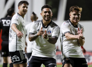 Jugadores de Colo-Colo celebrando un gol.