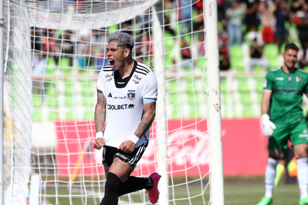 Carlos Palacios celebra su gol frente a Palestino.