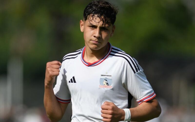 Franco Garrido celebrando uno de sus goles con Colo-Colo Sub-16.