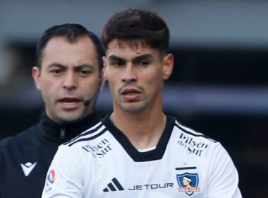 Primer plano a Erick Wiemberg con la camiseta de Colo-Colo.