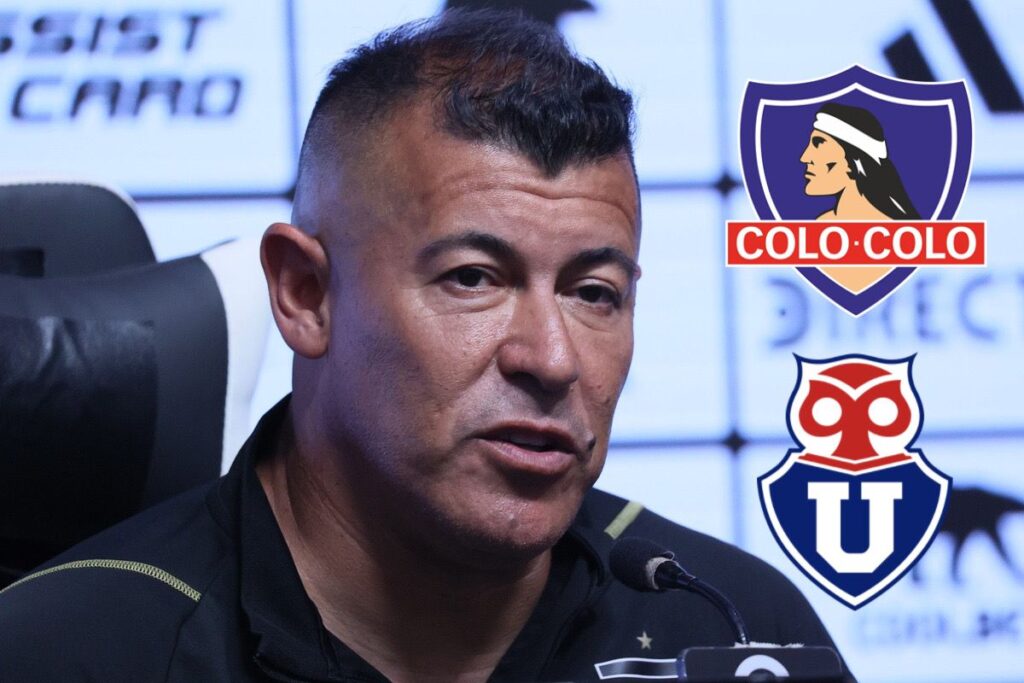 Jorge Almirón junto al escudo de Colo-Colo y Universidad de Chile.