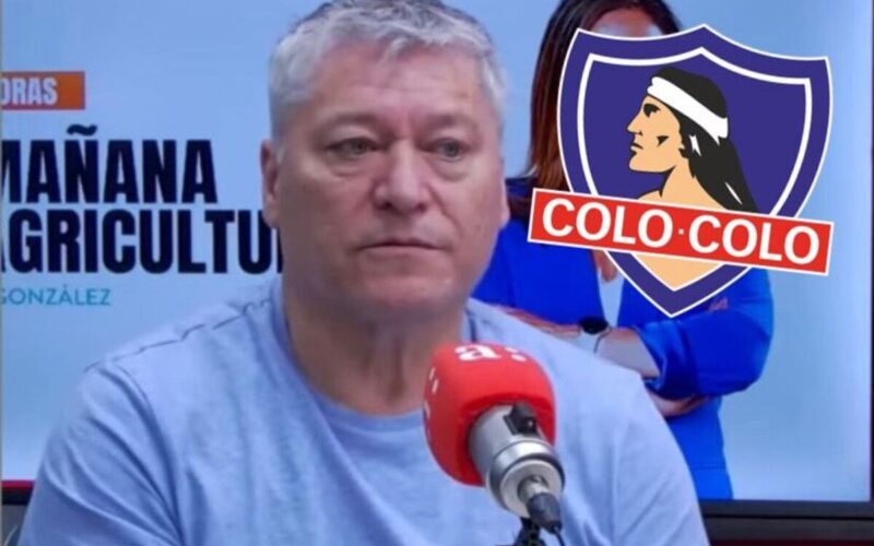 Primer plano de Patricio Yáñez junto al escudo de Colo-Colo.