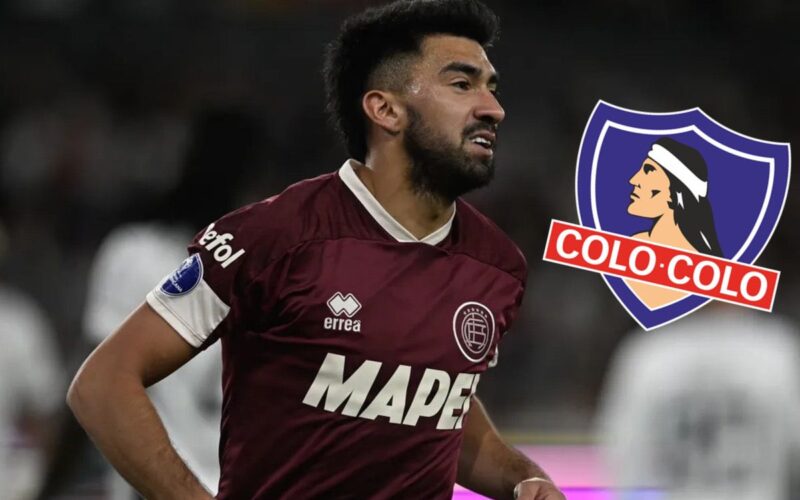 Marcelino Moreno con camiseta de Lanús junto al escudo de Colo-Colo.