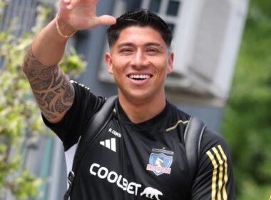 Primer plano a Brayan Cortés con camiseta de Colo-Colo.