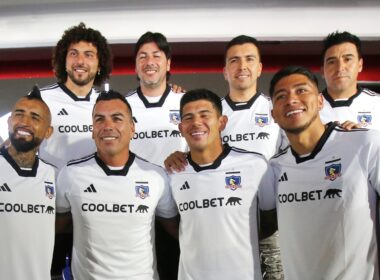 Jugadores de Colo-Colo en la presentación de la camiseta de 2024.