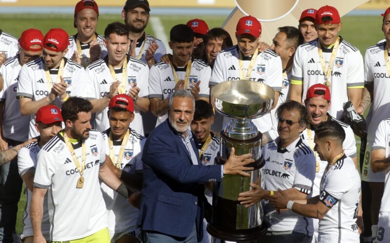 Colo-Colo celebrando la obtención de la Supercopa.