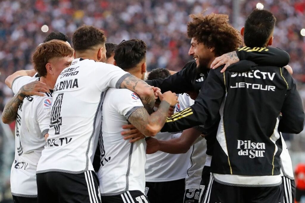 Jugadores de Colo-Colo celebrando