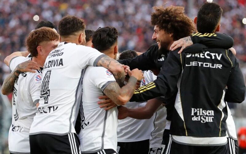 Jugadores de Colo-Colo celebrando