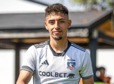 Primer plano a Dylan Portilla con la camiseta de Colo-Colo.