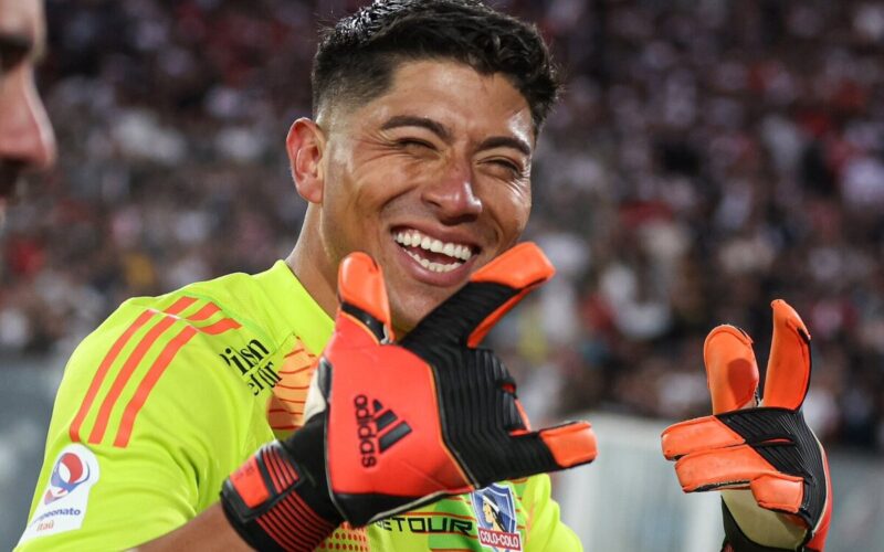 Primer plano de Brayan Cortés sonriendo.