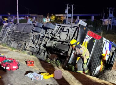 Bus volcado en ruta 5 Norte con hinchas de Colo-Colo.