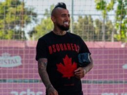 Arturo Vidal sonriendo.