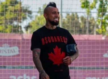 Arturo Vidal sonriendo.